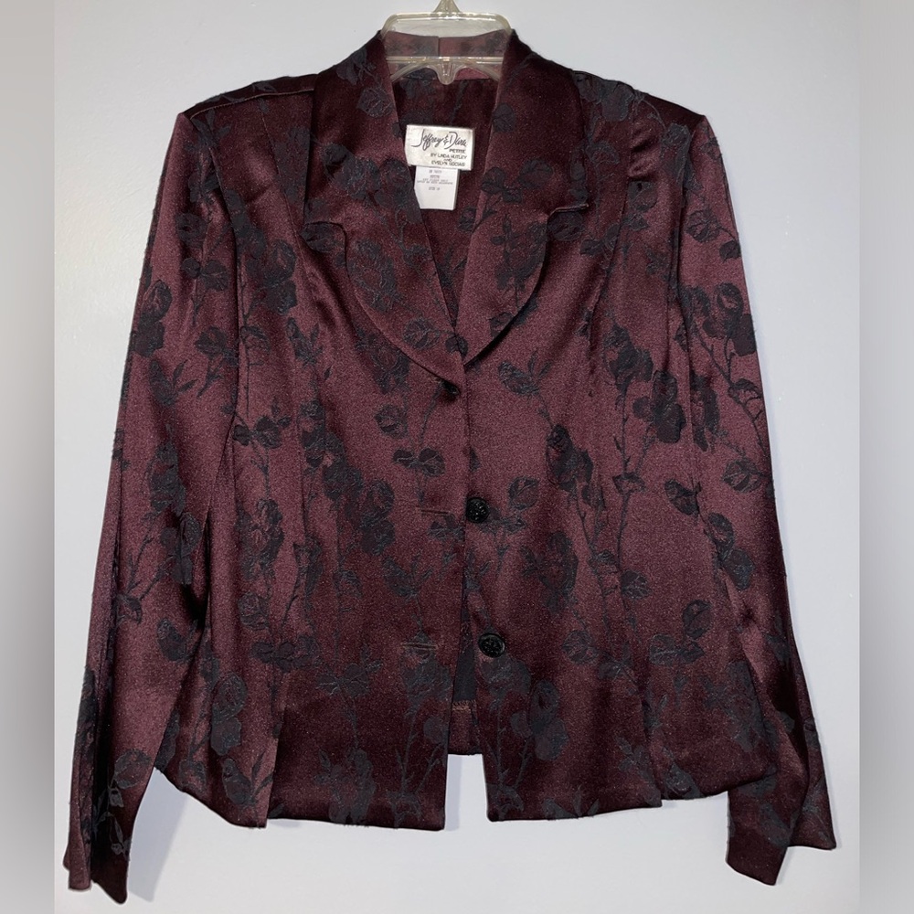 ♥️Burgundy Floral Women's Jacket
~smoke & pet free home